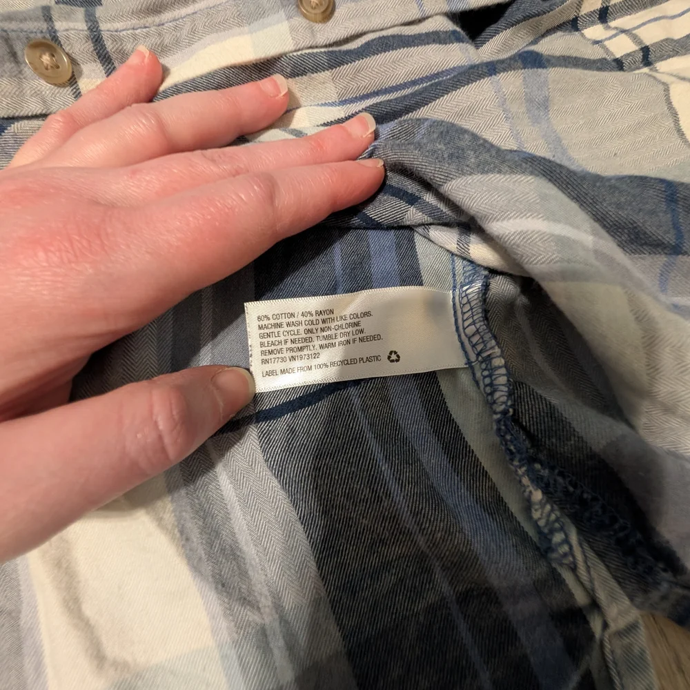 Universal Thread Blue and White Flannel Plaid Button Down Shirt Women's Large - Picture 6 of 7